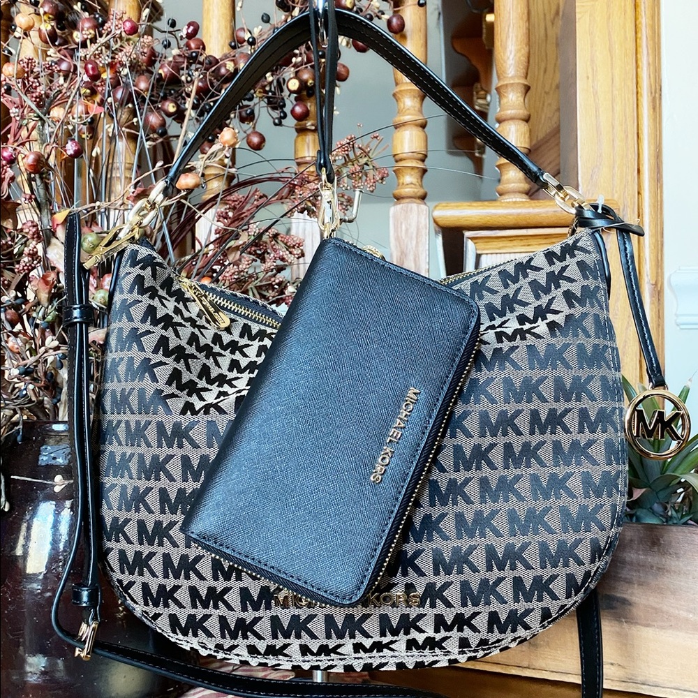 Michael Kors Hobo & Black wallet BUNDLE - Picture 4 of 8
